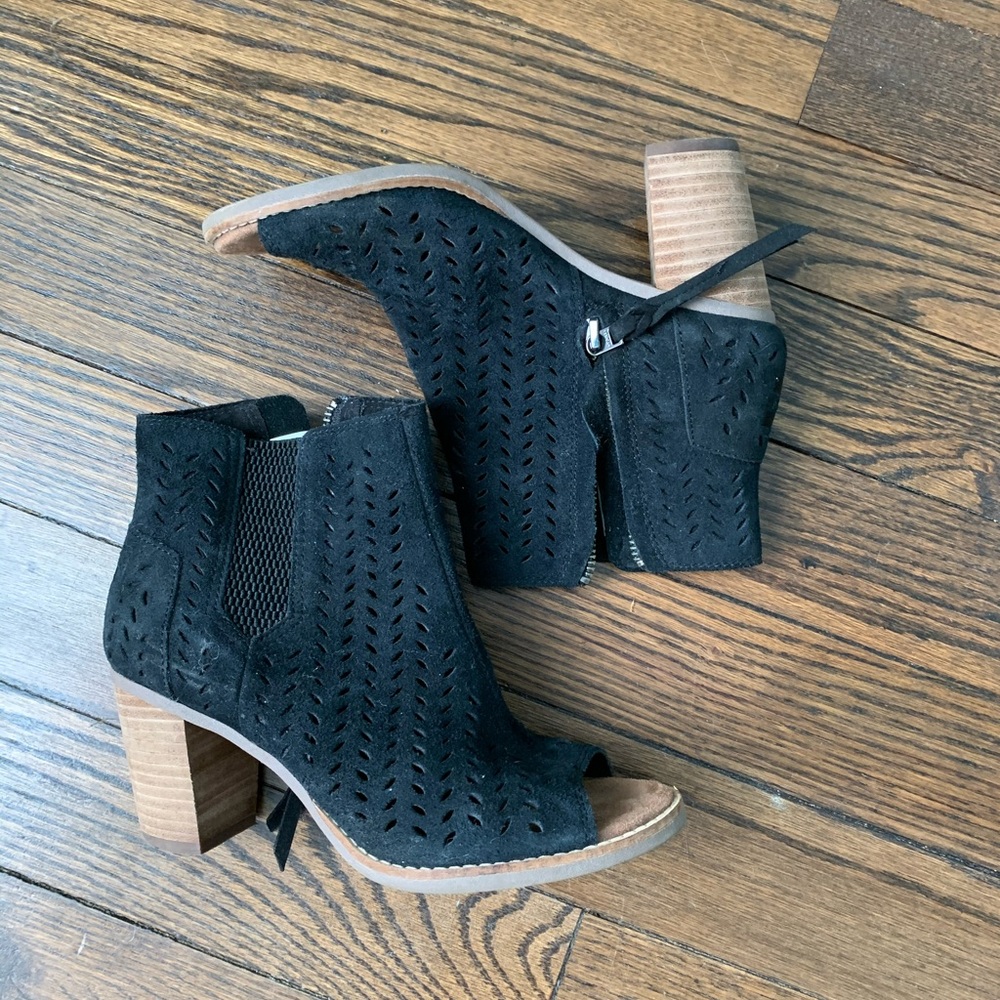 Toms open toe boots